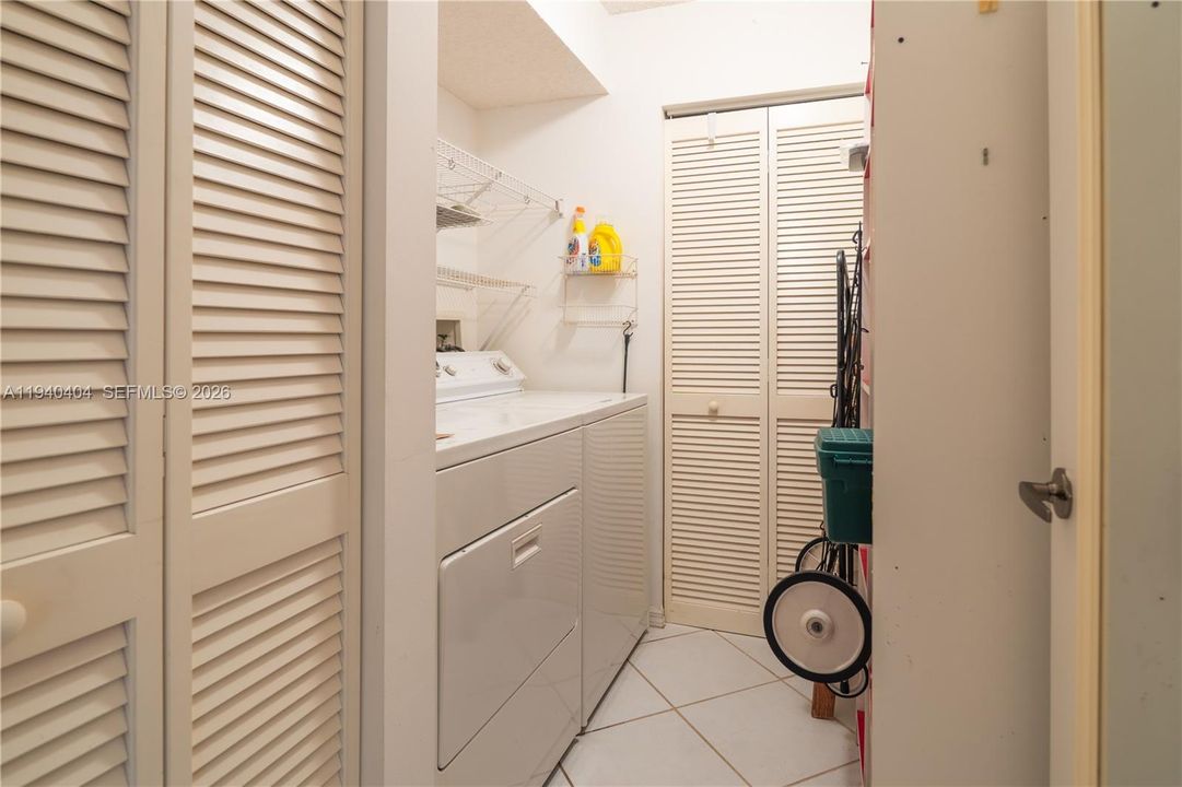 For Sale: $159,000 (2 beds, 2 baths, 1420 Square Feet)