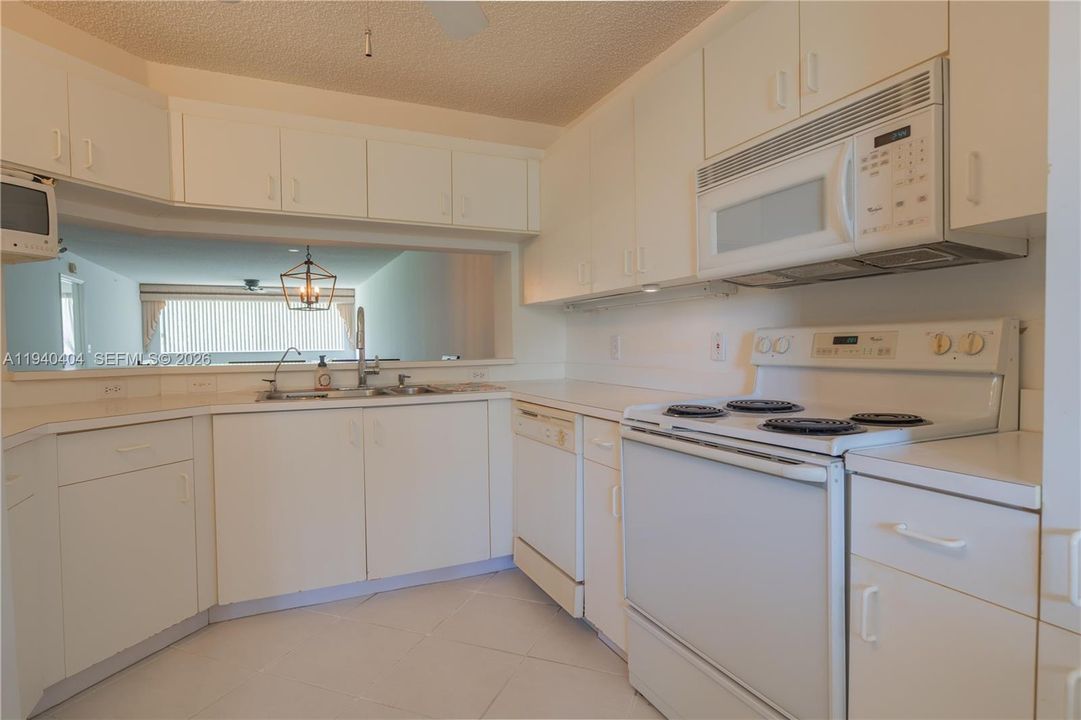 For Sale: $159,000 (2 beds, 2 baths, 1420 Square Feet)