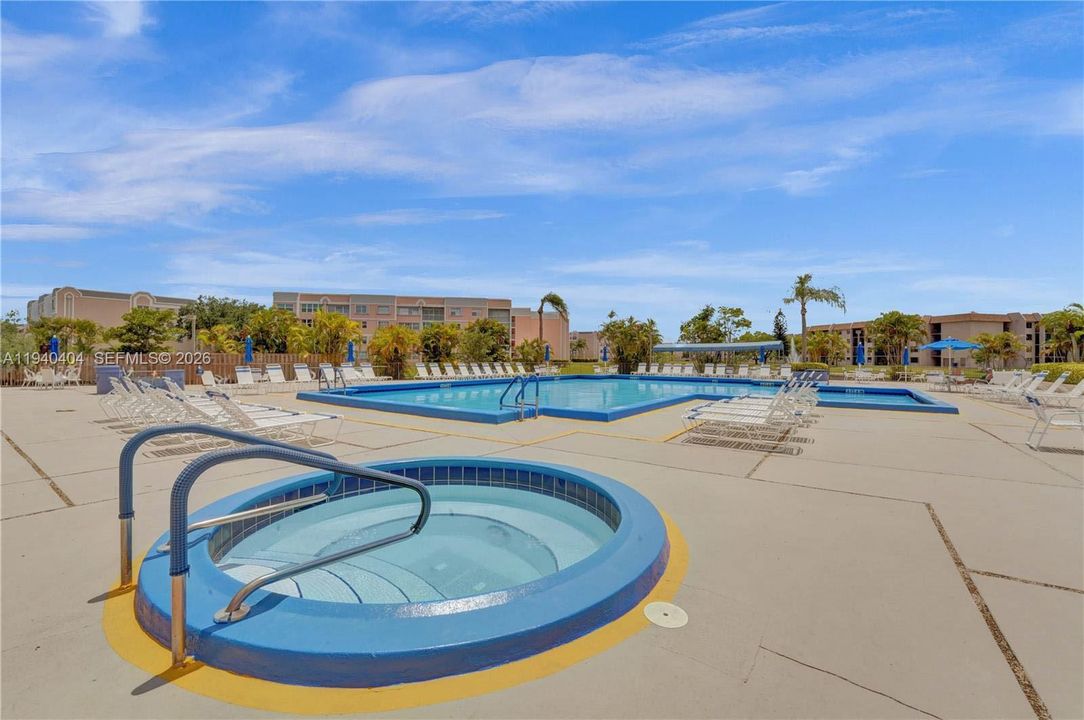 For Sale: $159,000 (2 beds, 2 baths, 1420 Square Feet)