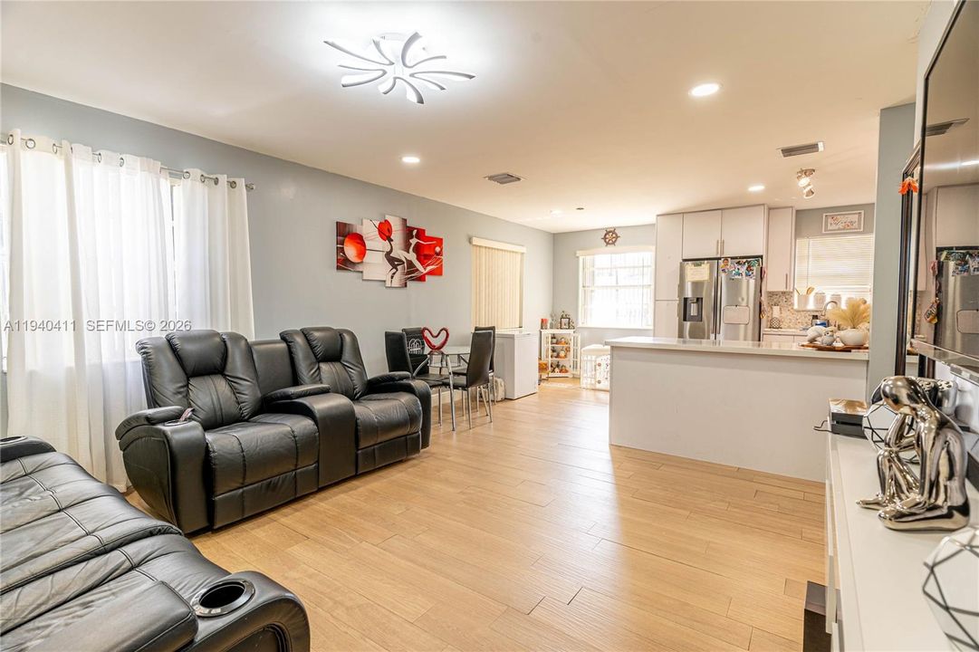 En Venta: $519,000 (3 camas, 2 baños, 1080 Pies cuadrados)