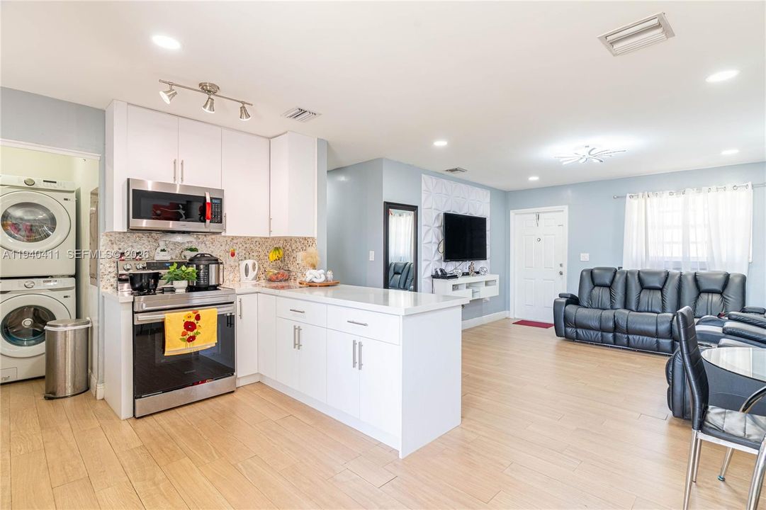 En Venta: $519,000 (3 camas, 2 baños, 1080 Pies cuadrados)