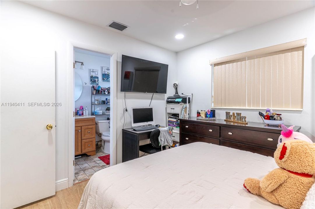 En Venta: $519,000 (3 camas, 2 baños, 1080 Pies cuadrados)