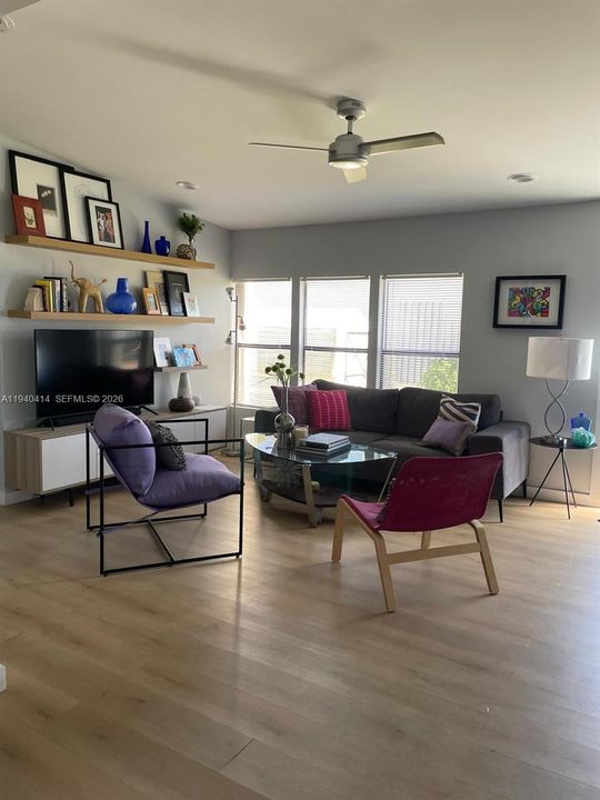 For Sale: $265,000 (3 beds, 3 baths, 1170 Square Feet)