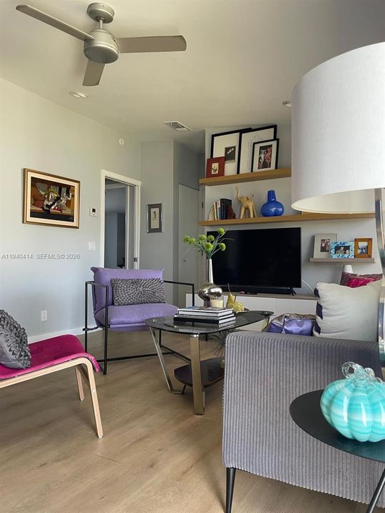 For Sale: $265,000 (3 beds, 3 baths, 1170 Square Feet)