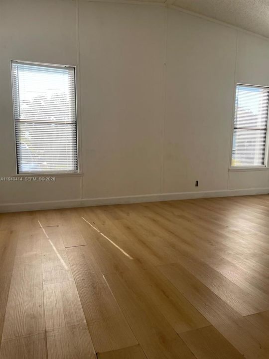 For Sale: $265,000 (3 beds, 3 baths, 1170 Square Feet)