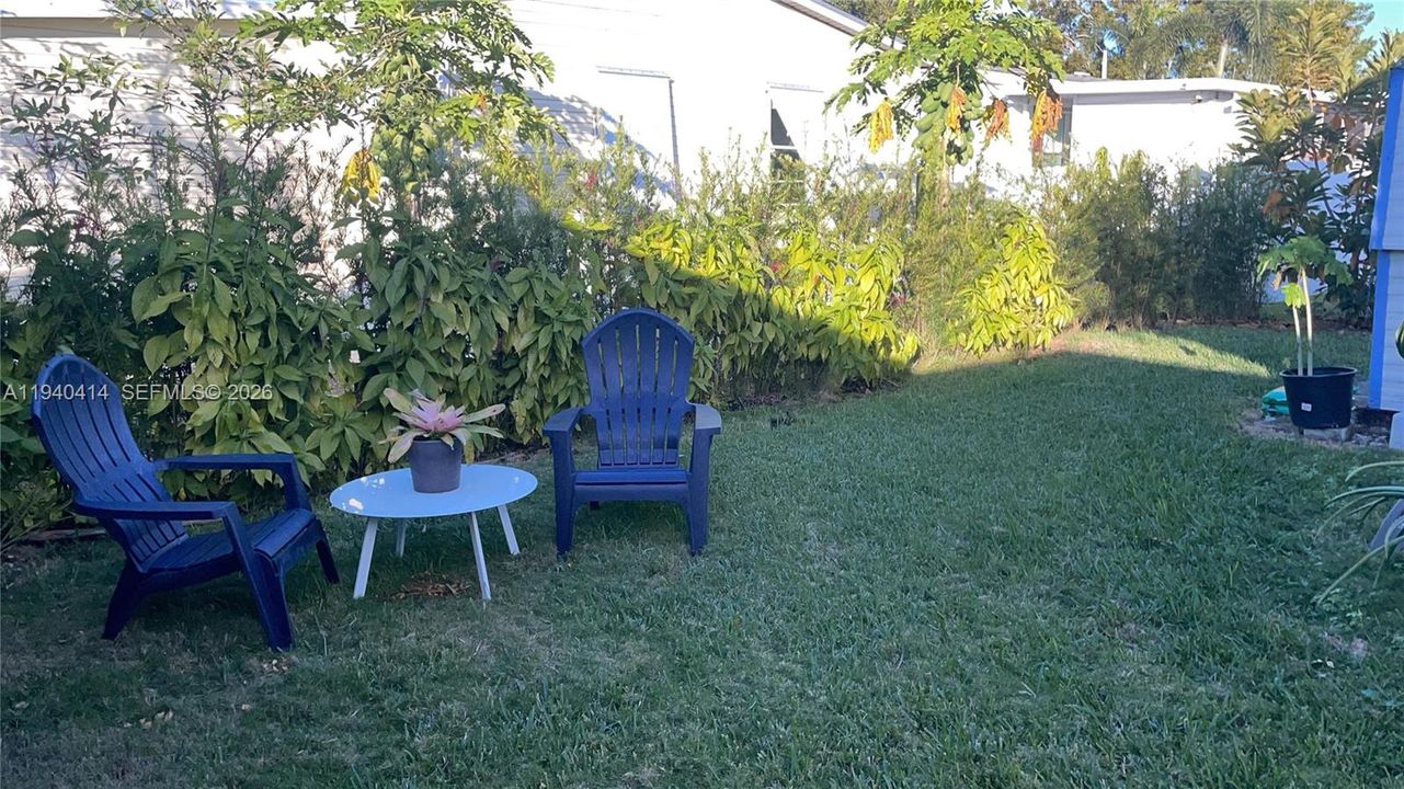 For Sale: $265,000 (3 beds, 3 baths, 1170 Square Feet)