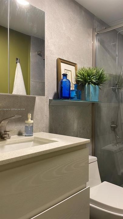 For Sale: $265,000 (3 beds, 3 baths, 1170 Square Feet)