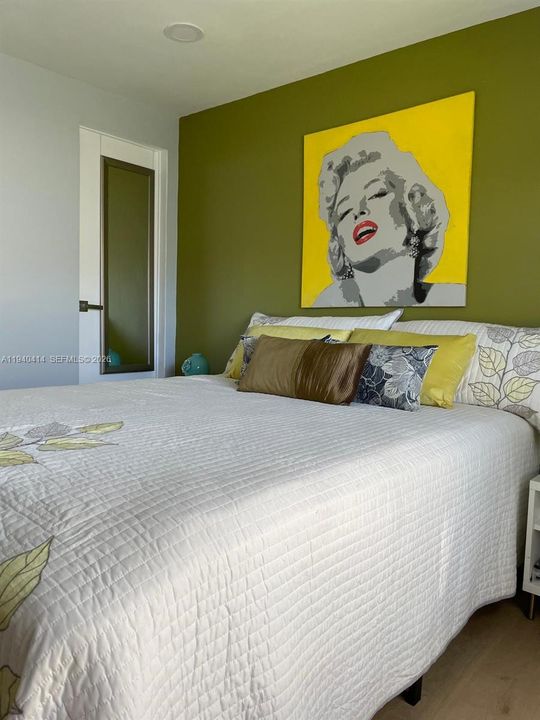 For Sale: $265,000 (3 beds, 3 baths, 1170 Square Feet)