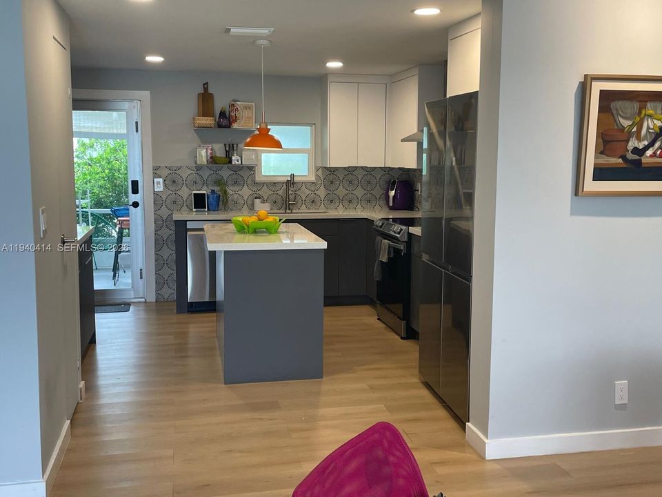 For Sale: $265,000 (3 beds, 3 baths, 1170 Square Feet)