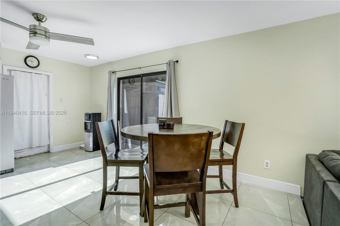 For Sale: $375,000 (2 beds, 1 baths, 1090 Square Feet)