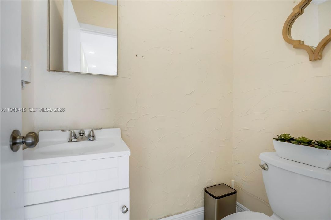 For Sale: $375,000 (2 beds, 1 baths, 1090 Square Feet)