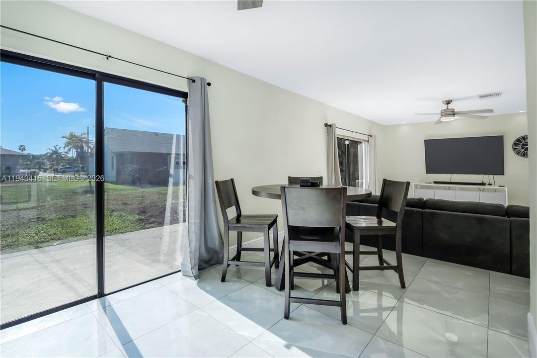 For Sale: $375,000 (2 beds, 1 baths, 1090 Square Feet)