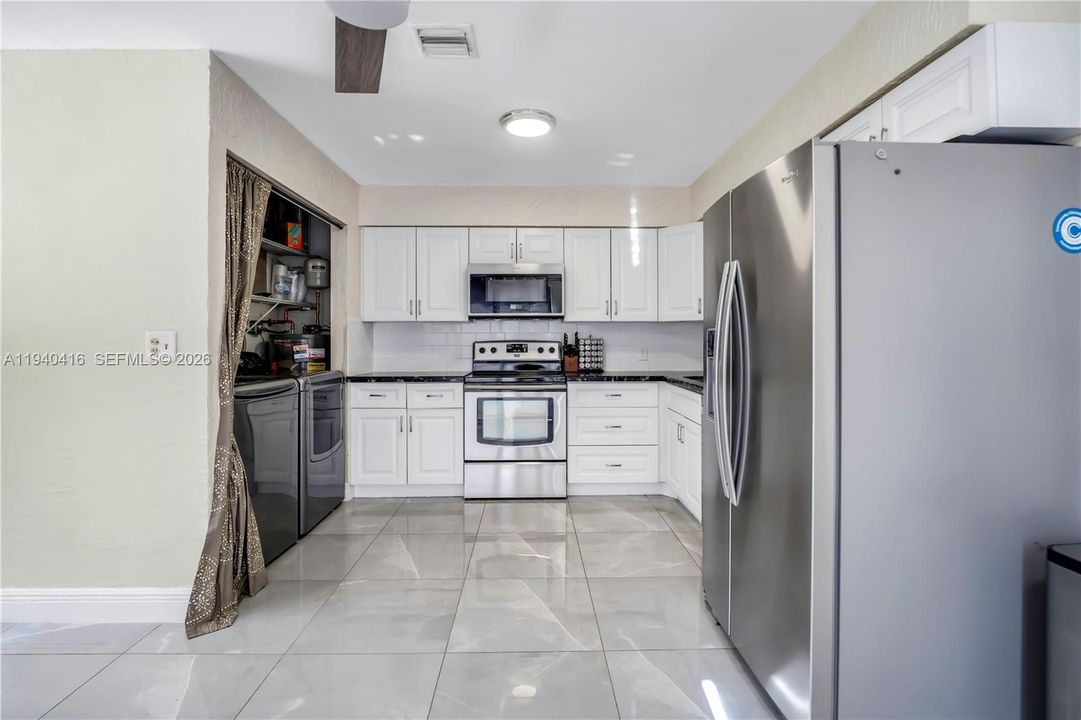 For Sale: $375,000 (2 beds, 1 baths, 1090 Square Feet)