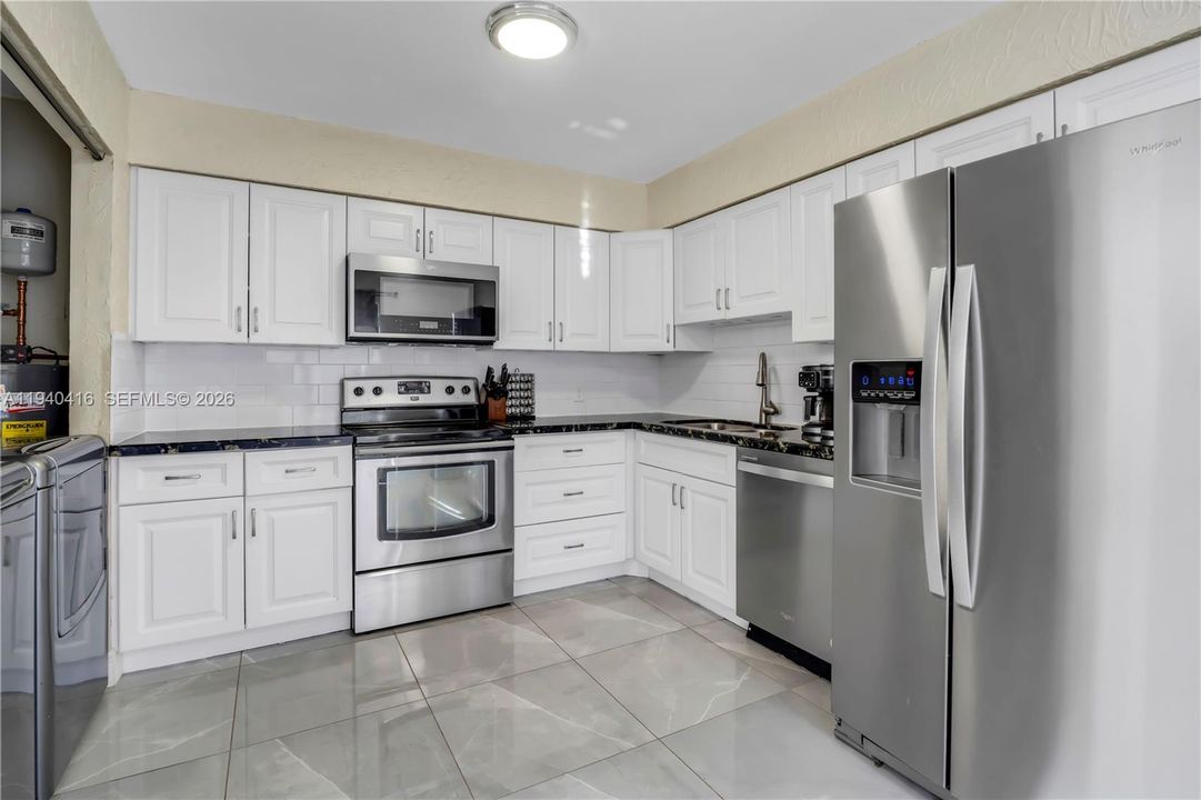 For Sale: $375,000 (2 beds, 1 baths, 1090 Square Feet)