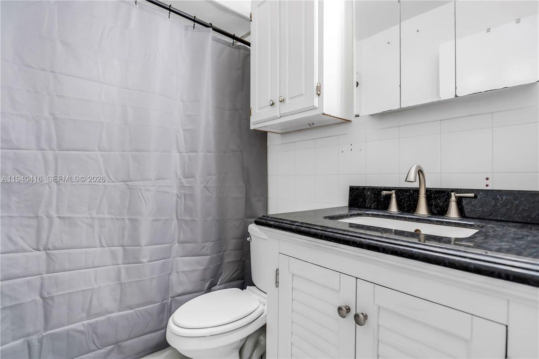 For Sale: $375,000 (2 beds, 1 baths, 1090 Square Feet)