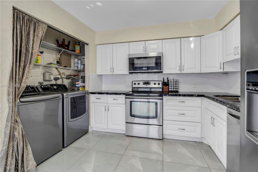 For Sale: $375,000 (2 beds, 1 baths, 1090 Square Feet)