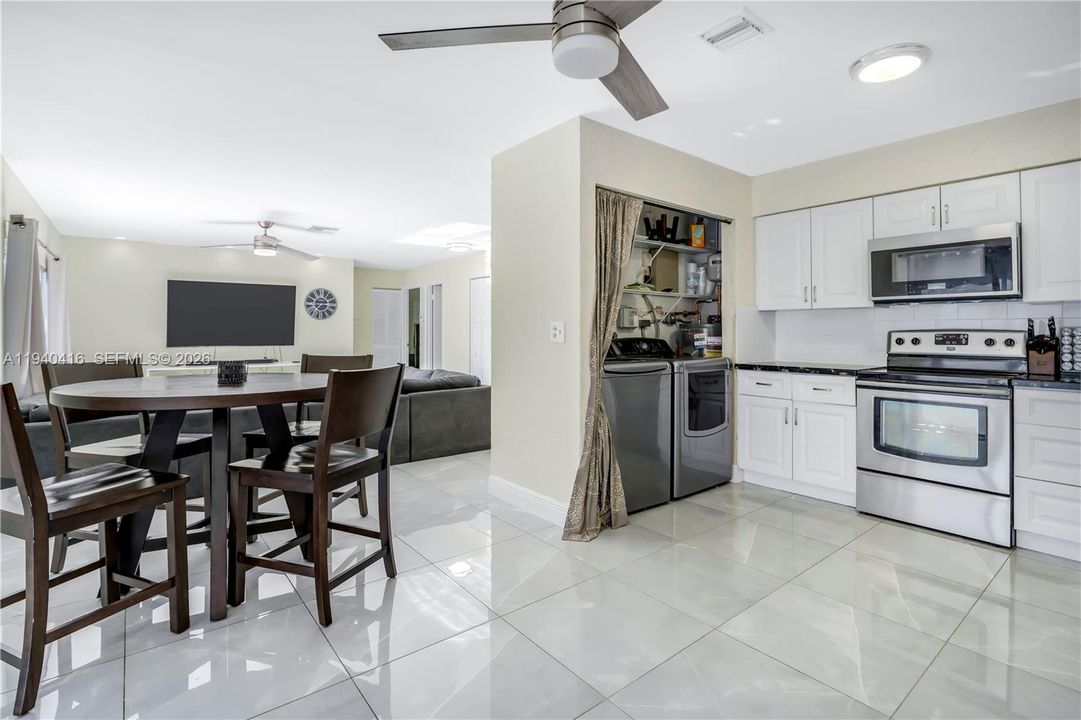 For Sale: $375,000 (2 beds, 1 baths, 1090 Square Feet)