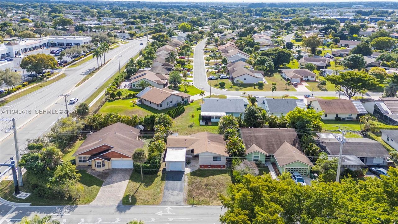 For Sale: $375,000 (2 beds, 1 baths, 1090 Square Feet)