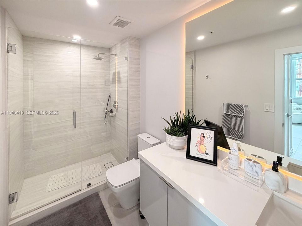 出租: $6,000 (3 贝兹, 2 浴室, 1419 平方英尺)