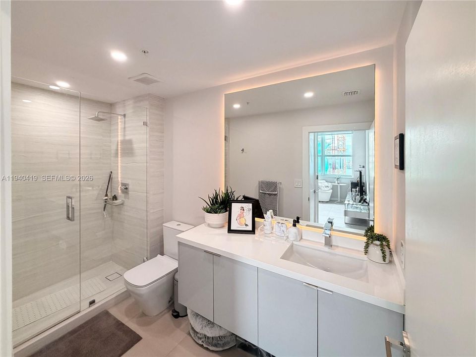 出租: $6,000 (3 贝兹, 2 浴室, 1419 平方英尺)