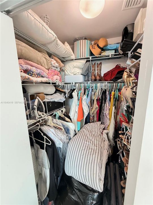 出租: $6,000 (3 贝兹, 2 浴室, 1419 平方英尺)