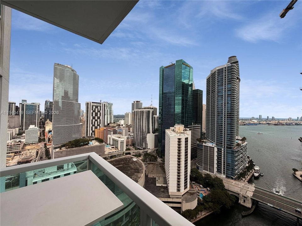 出租: $6,000 (3 贝兹, 2 浴室, 1419 平方英尺)