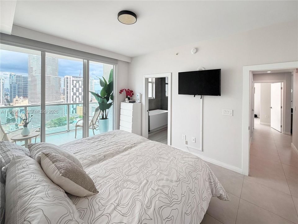 出租: $6,000 (3 贝兹, 2 浴室, 1419 平方英尺)