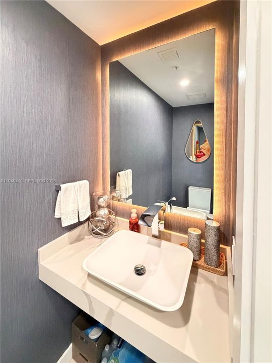 出租: $6,000 (3 贝兹, 2 浴室, 1419 平方英尺)