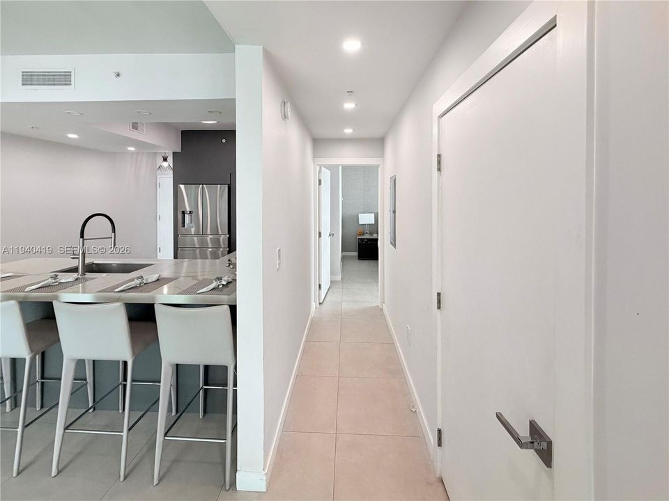 出租: $6,000 (3 贝兹, 2 浴室, 1419 平方英尺)