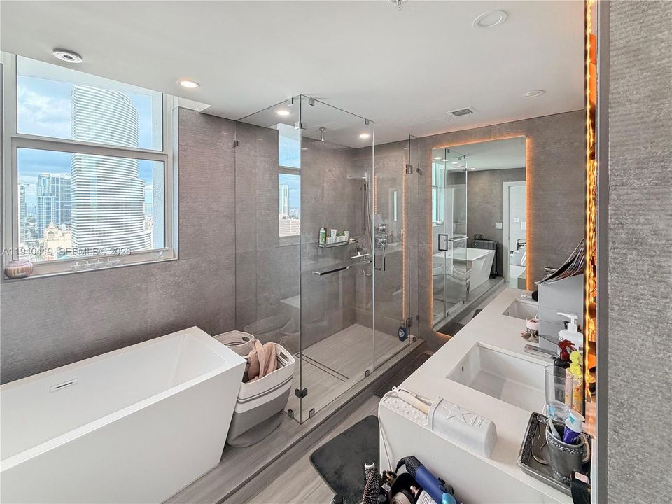 出租: $6,000 (3 贝兹, 2 浴室, 1419 平方英尺)