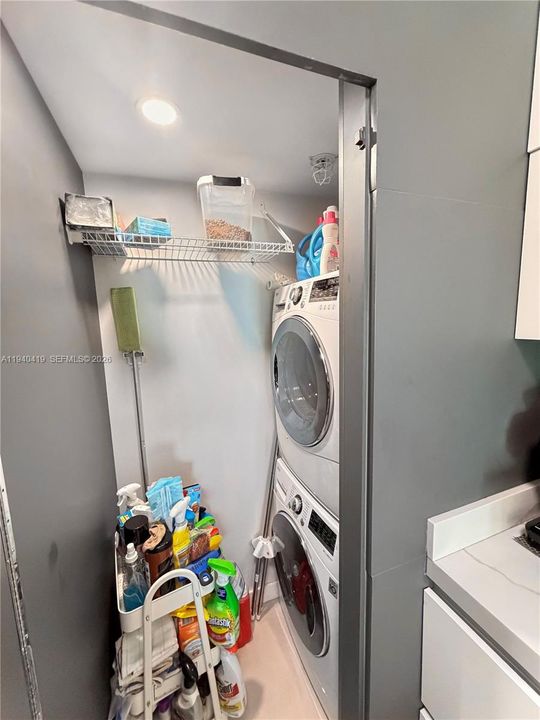 出租: $6,000 (3 贝兹, 2 浴室, 1419 平方英尺)