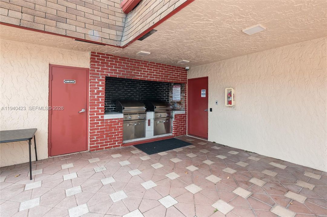 На продажу: $79,900 (1 спален, 1 ванн, 775 Квадратных фут)