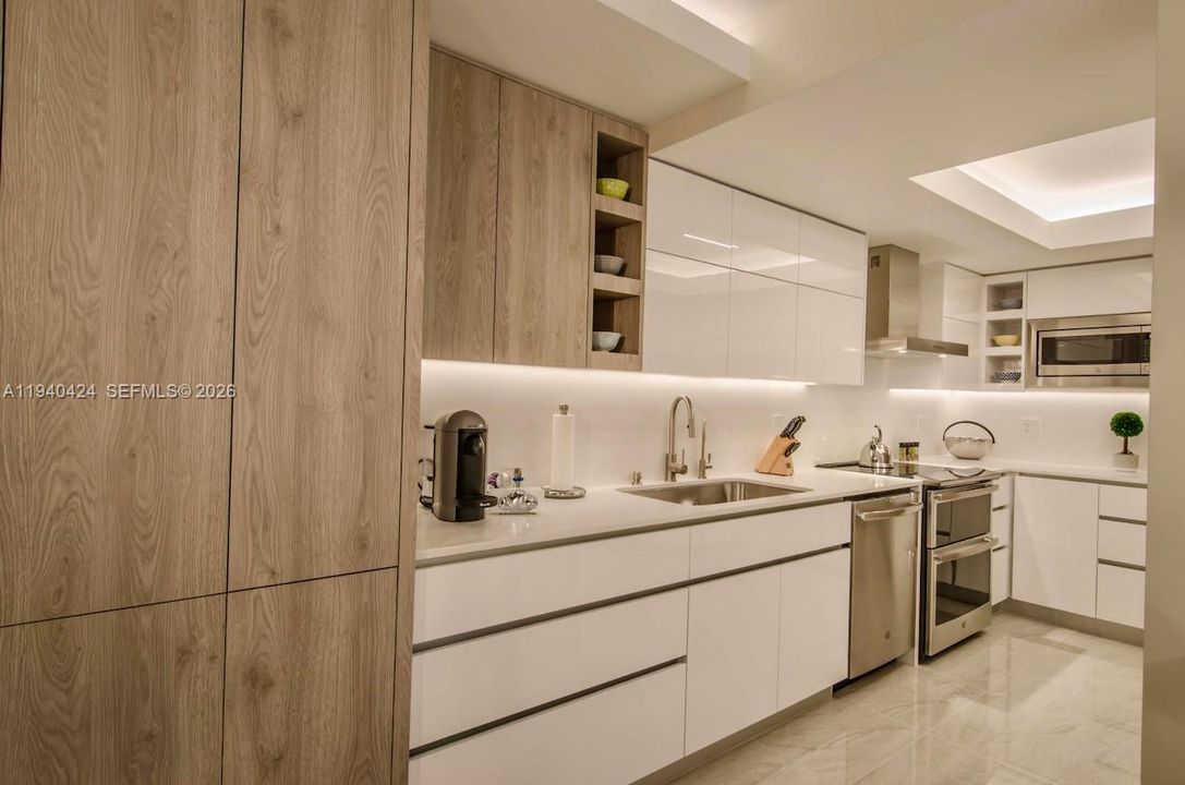 For Sale: $875,000 (2 beds, 2 baths, 1550 Square Feet)