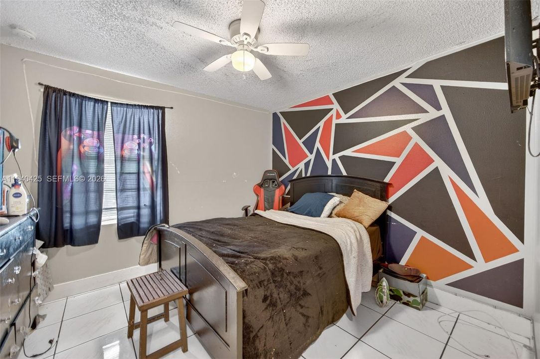 For Rent: $2,400 (3 beds, 1 baths, 1125 Square Feet)