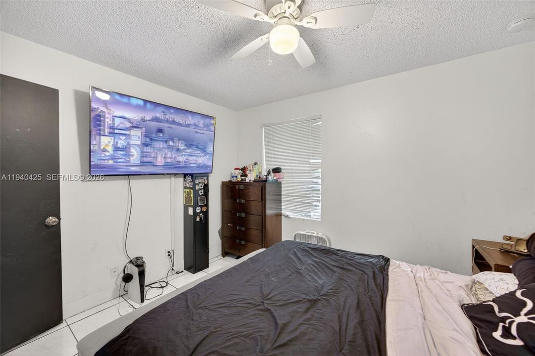 For Rent: $2,400 (3 beds, 1 baths, 1125 Square Feet)