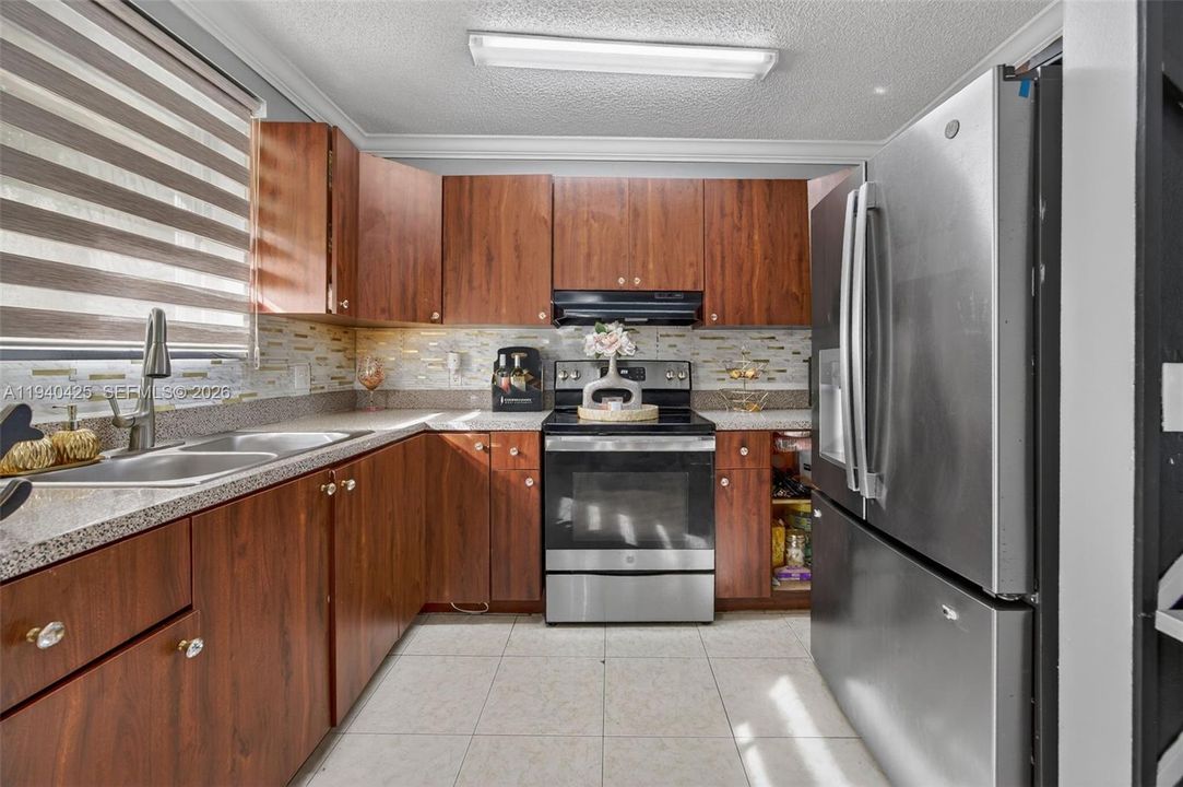 For Rent: $2,400 (3 beds, 1 baths, 1125 Square Feet)