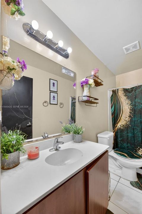 For Rent: $2,400 (3 beds, 1 baths, 1125 Square Feet)