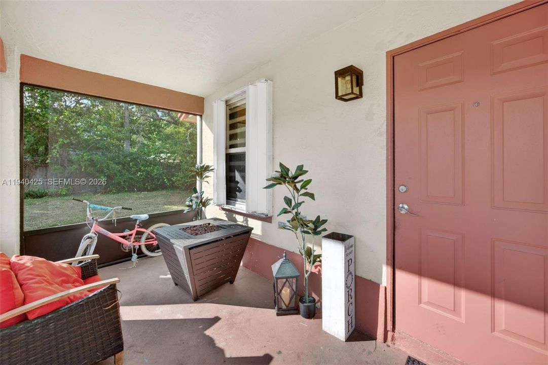 For Rent: $2,400 (3 beds, 1 baths, 1125 Square Feet)