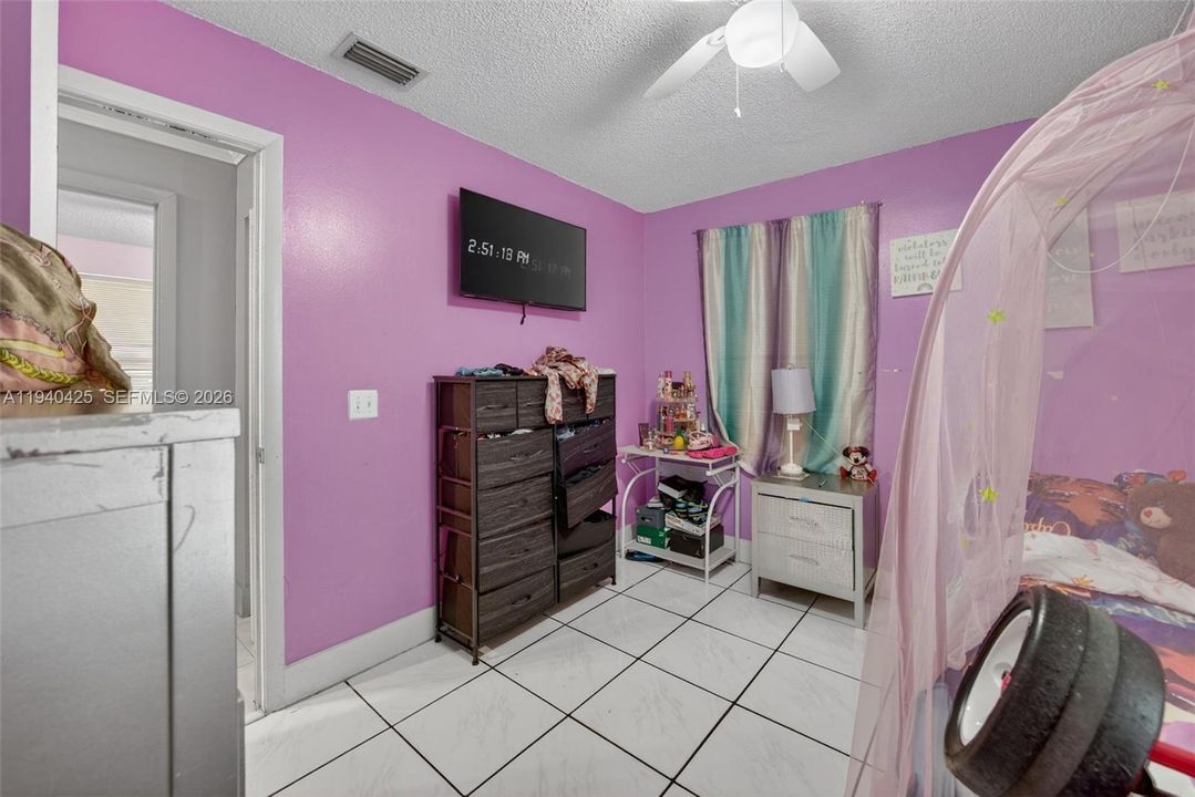 For Rent: $2,400 (3 beds, 1 baths, 1125 Square Feet)