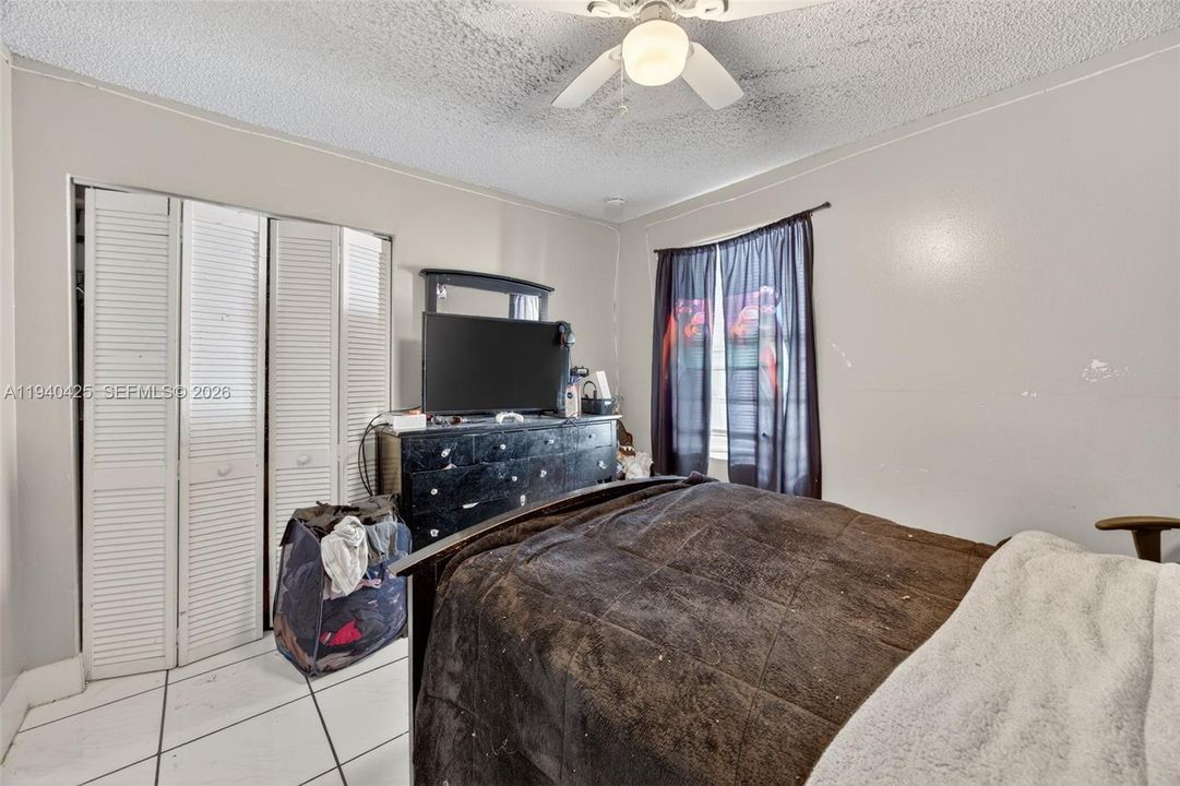 For Rent: $2,400 (3 beds, 1 baths, 1125 Square Feet)