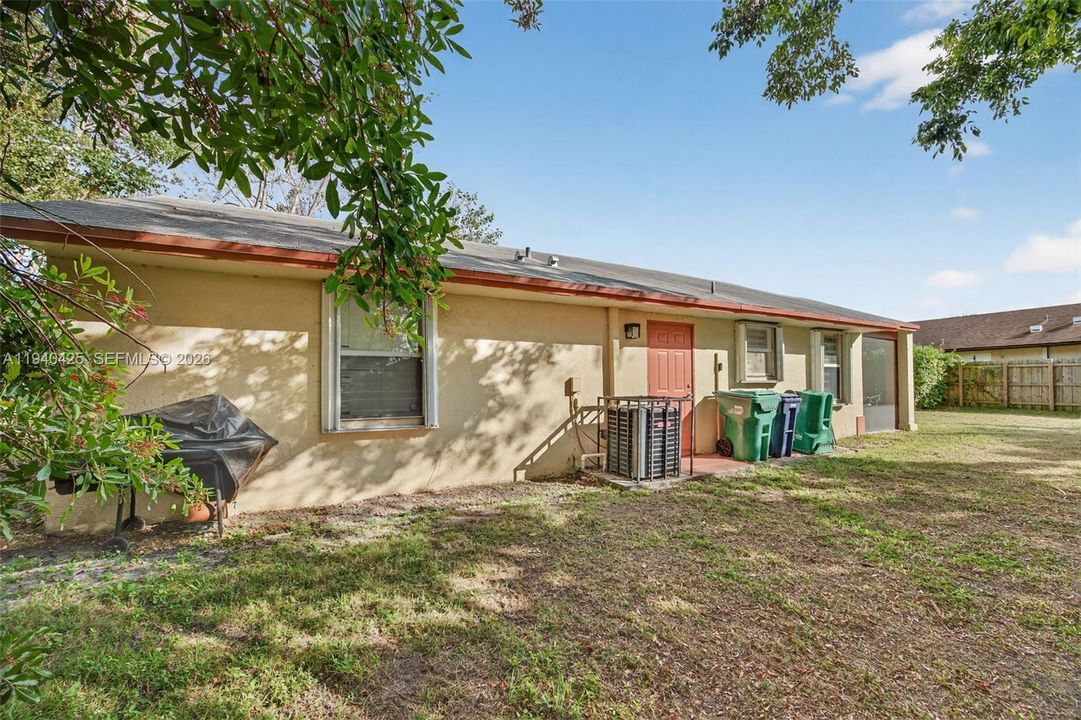 For Rent: $2,400 (3 beds, 1 baths, 1125 Square Feet)