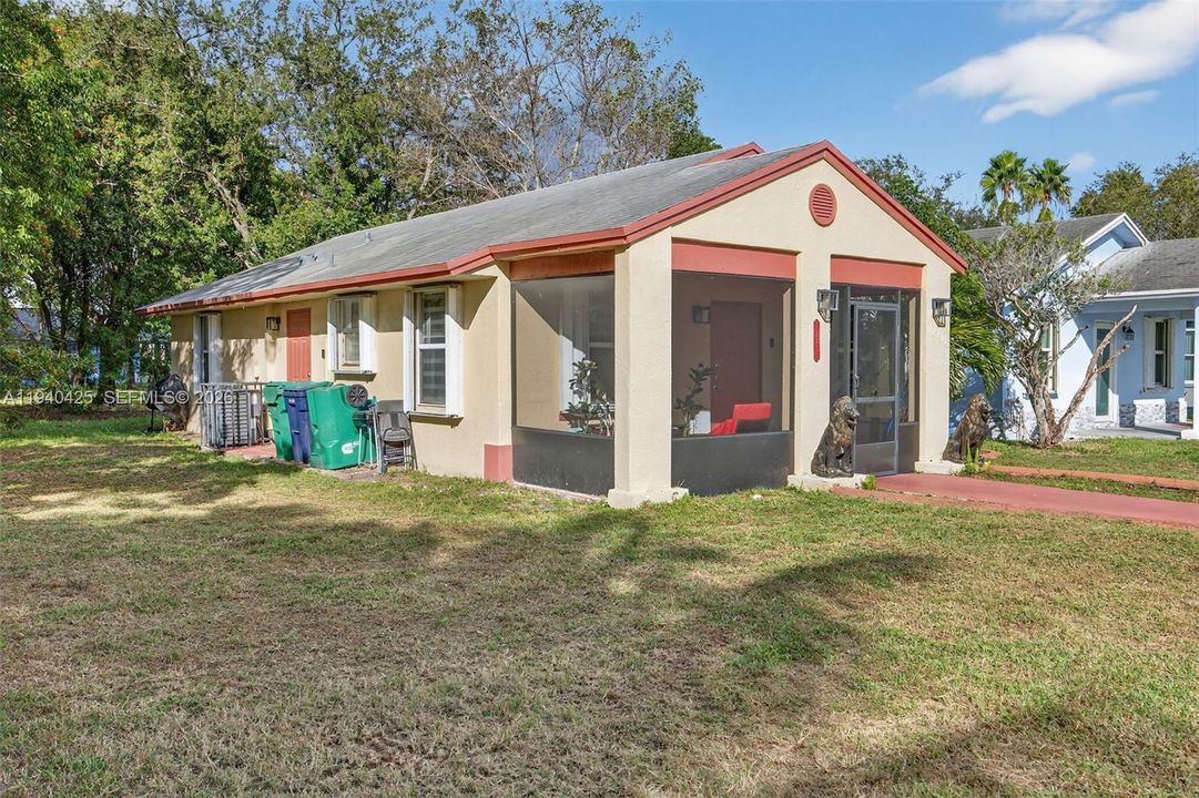 For Rent: $2,400 (3 beds, 1 baths, 1125 Square Feet)