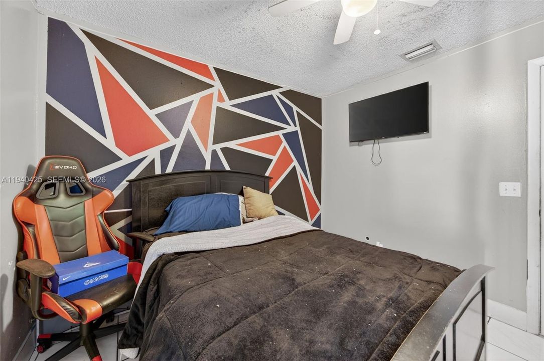 For Rent: $2,400 (3 beds, 1 baths, 1125 Square Feet)