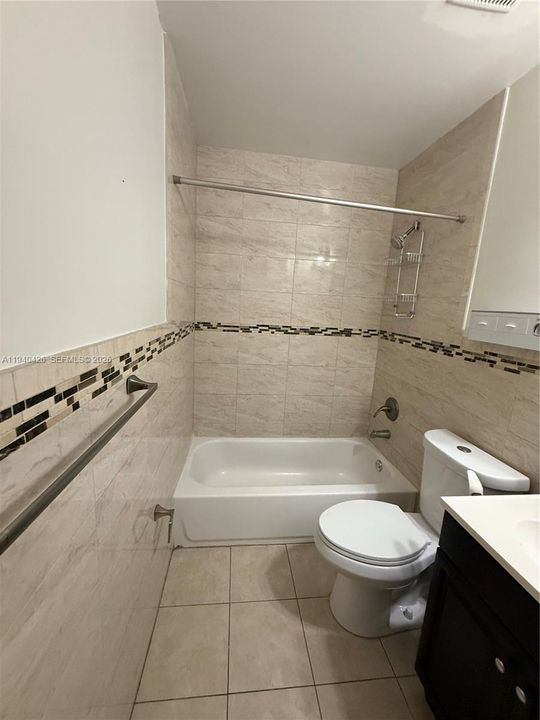 出租: $3,200 (3 贝兹, 2 浴室, 1130 平方英尺)