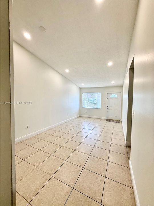 出租: $3,200 (3 贝兹, 2 浴室, 1130 平方英尺)