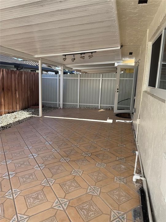 出租: $3,200 (3 贝兹, 2 浴室, 1130 平方英尺)