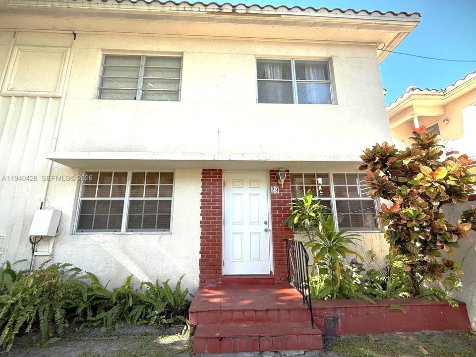 For Rent: $1,650 (1 beds, 1 baths, 589 Square Feet)