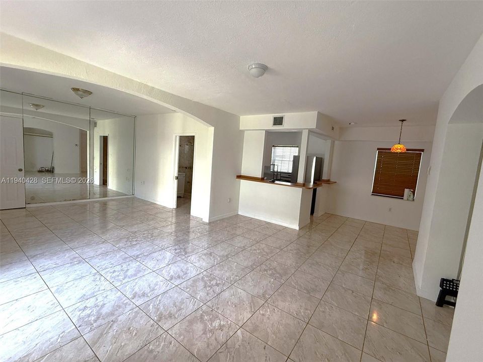 For Rent: $1,650 (1 beds, 1 baths, 589 Square Feet)