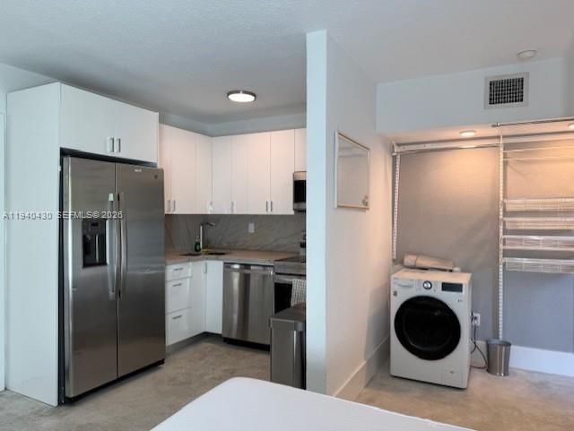 Recently Rented: $2,100 (0 beds, 1 baths, 342 Square Feet)