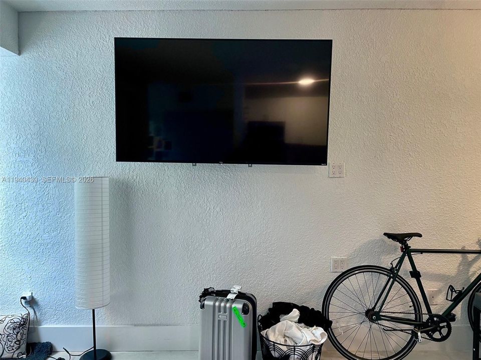 出租: $2,100 (0 贝兹, 1 浴室, 342 平方英尺)